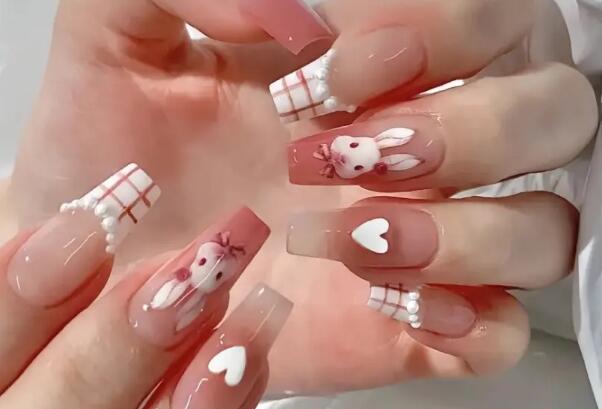 學(xué)美甲去實(shí)體店好還是學(xué)校好_美甲培訓(xùn)學(xué)校 學(xué)美甲去實(shí)體店好還是學(xué)校好_美甲培訓(xùn)學(xué)校